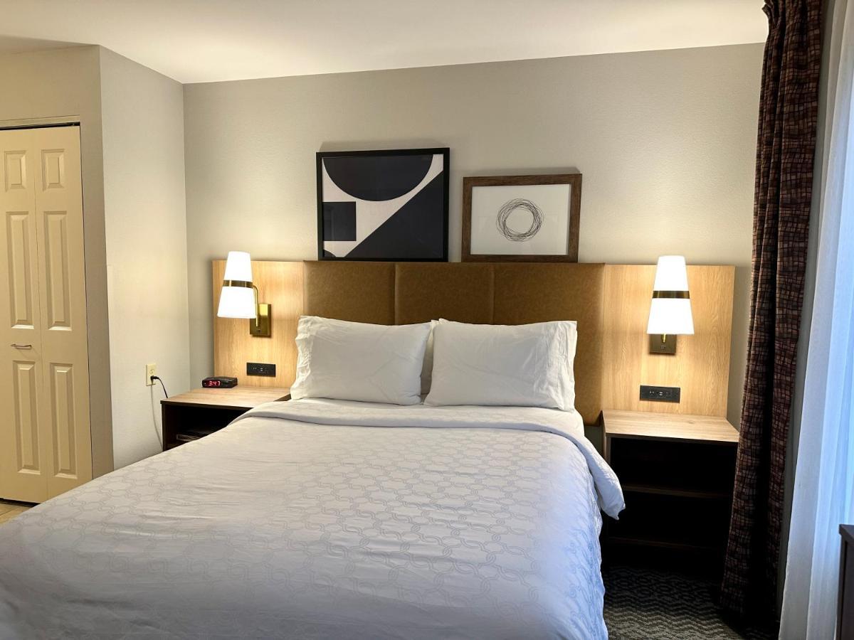 Staybridge Suites Milwaukee West-Oconomowoc By Ihg Exterior foto
